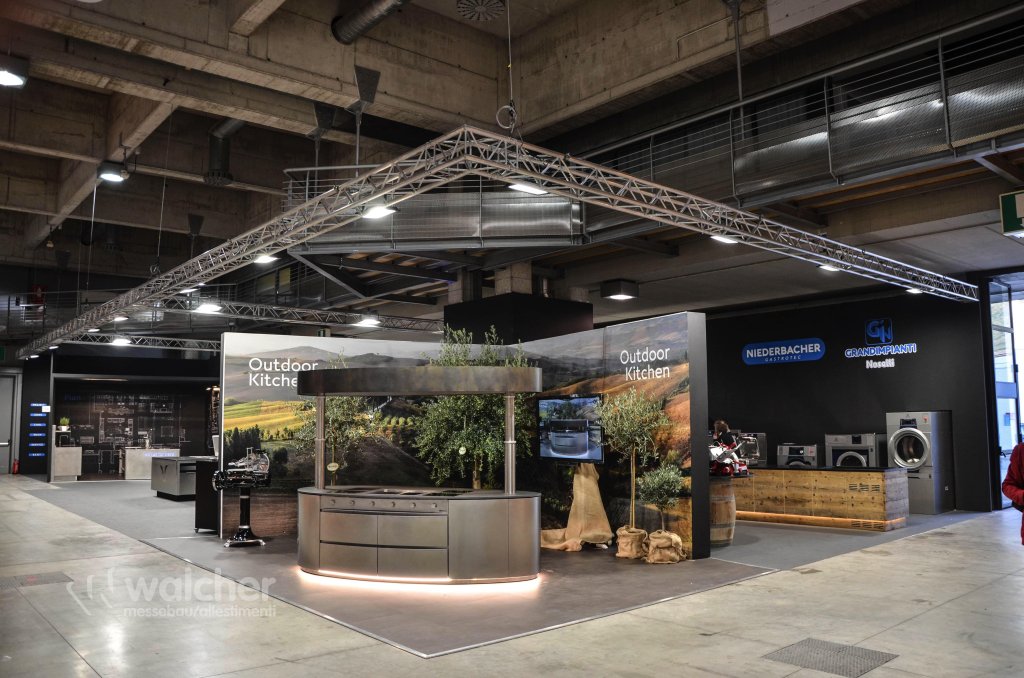 Stand Niederbacher a HOTEL 2022, Fiera Bolzano, realizzato da Walcher Messebau