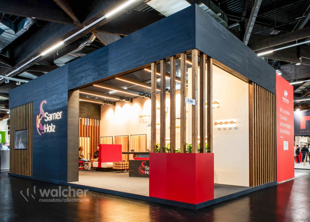 Messestand Sarner Holz auf der Fensterbau Frontale 2024 in Nürnberg, realisiert von Walcher Messebau