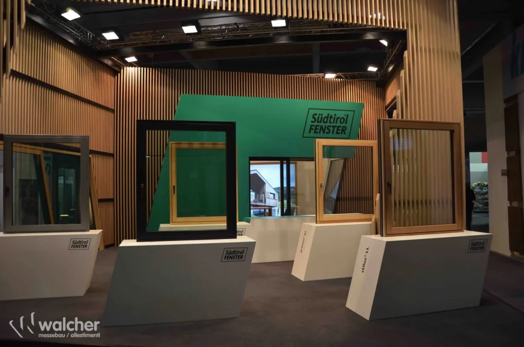 Messestand Südtirol Fenster auf der Klimahouse 2020 in Bozen, realisiert von Walcher Messebau